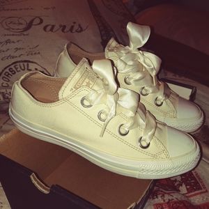 Converse big eyelet khaki white ribbon laces